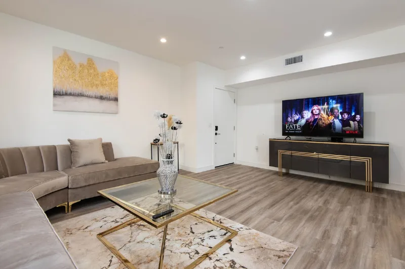 4K    65" Inch